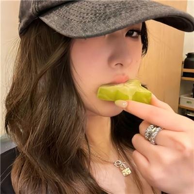 踮起脚尖靠近你